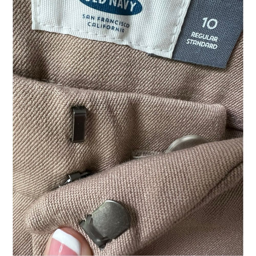 Women's Old Navy Short Solid Beige Regular Standa… - image 4